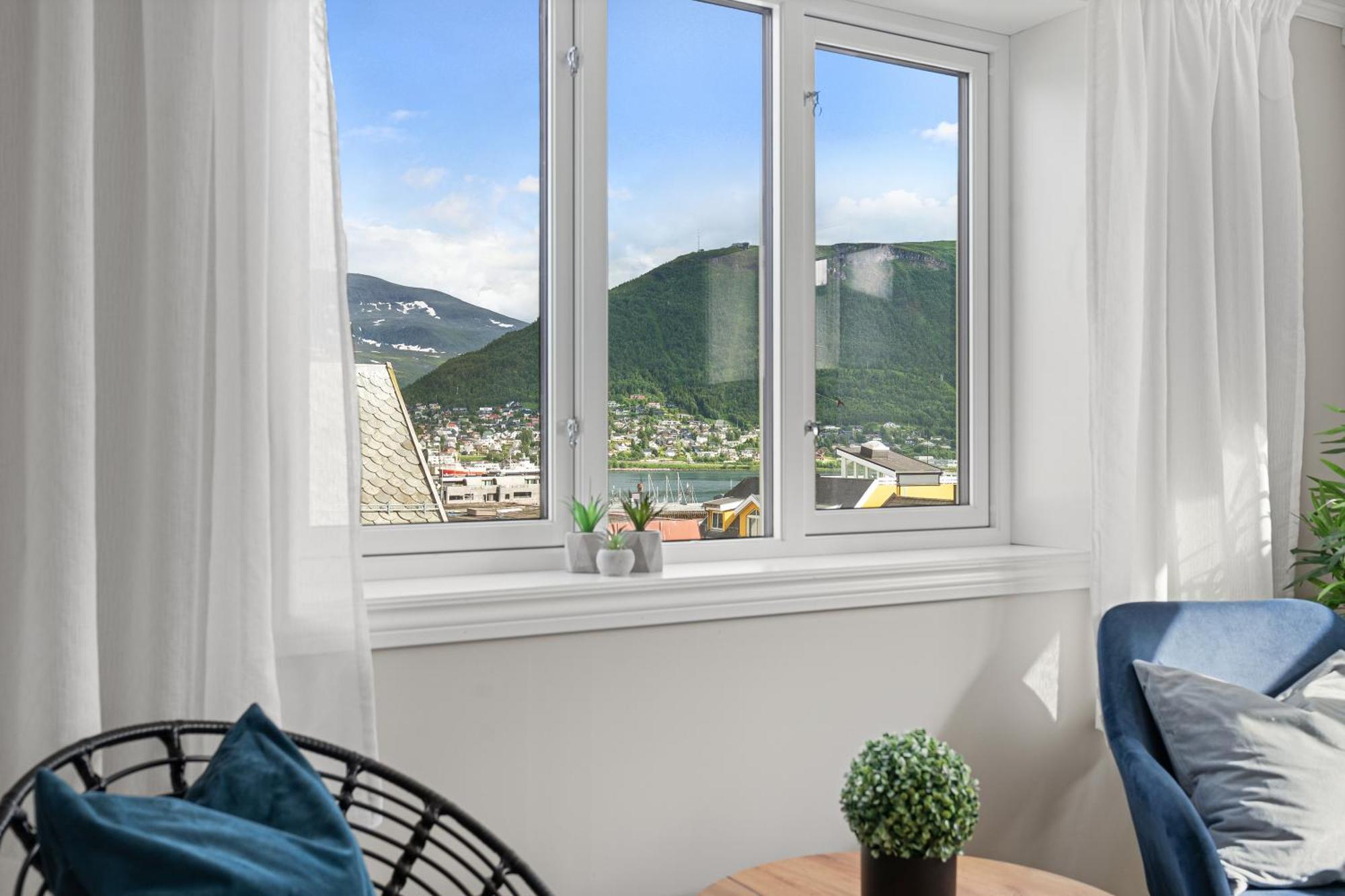 Arctic Homes - Historical Tromso House With View 외부 사진