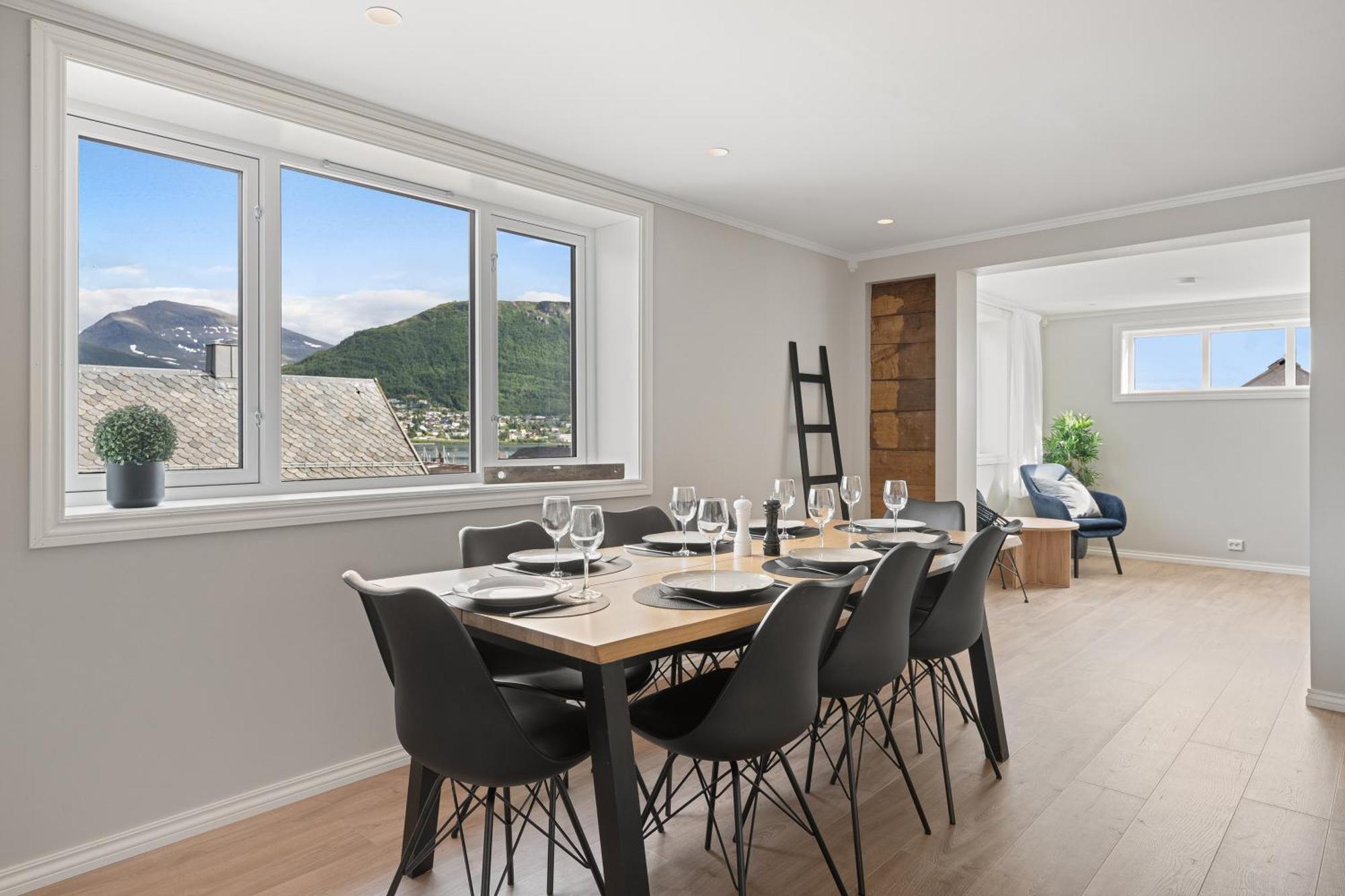 Arctic Homes - Historical Tromso House With View 외부 사진